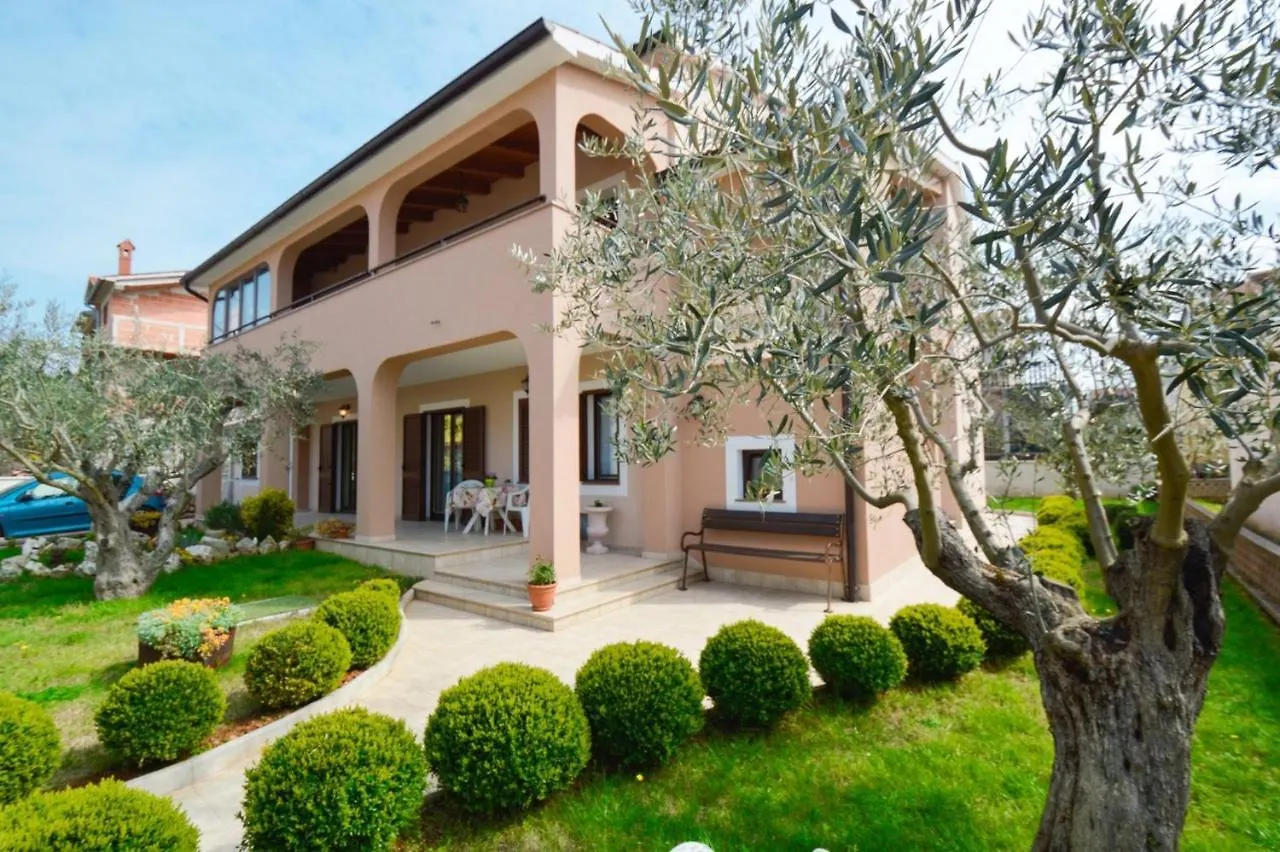 Apartment In Pula/Istrien 17457
