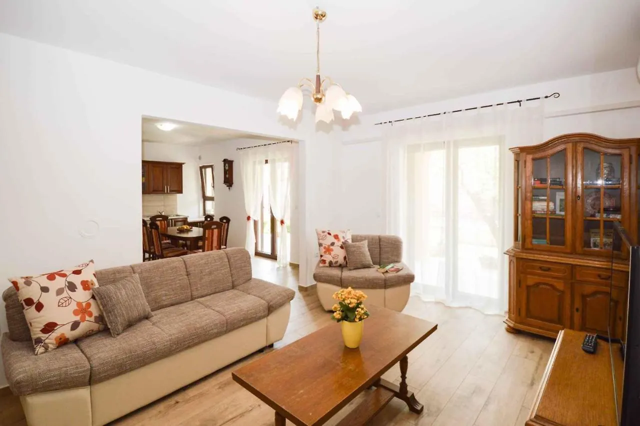 Apartment In Pula/Istrien 17457