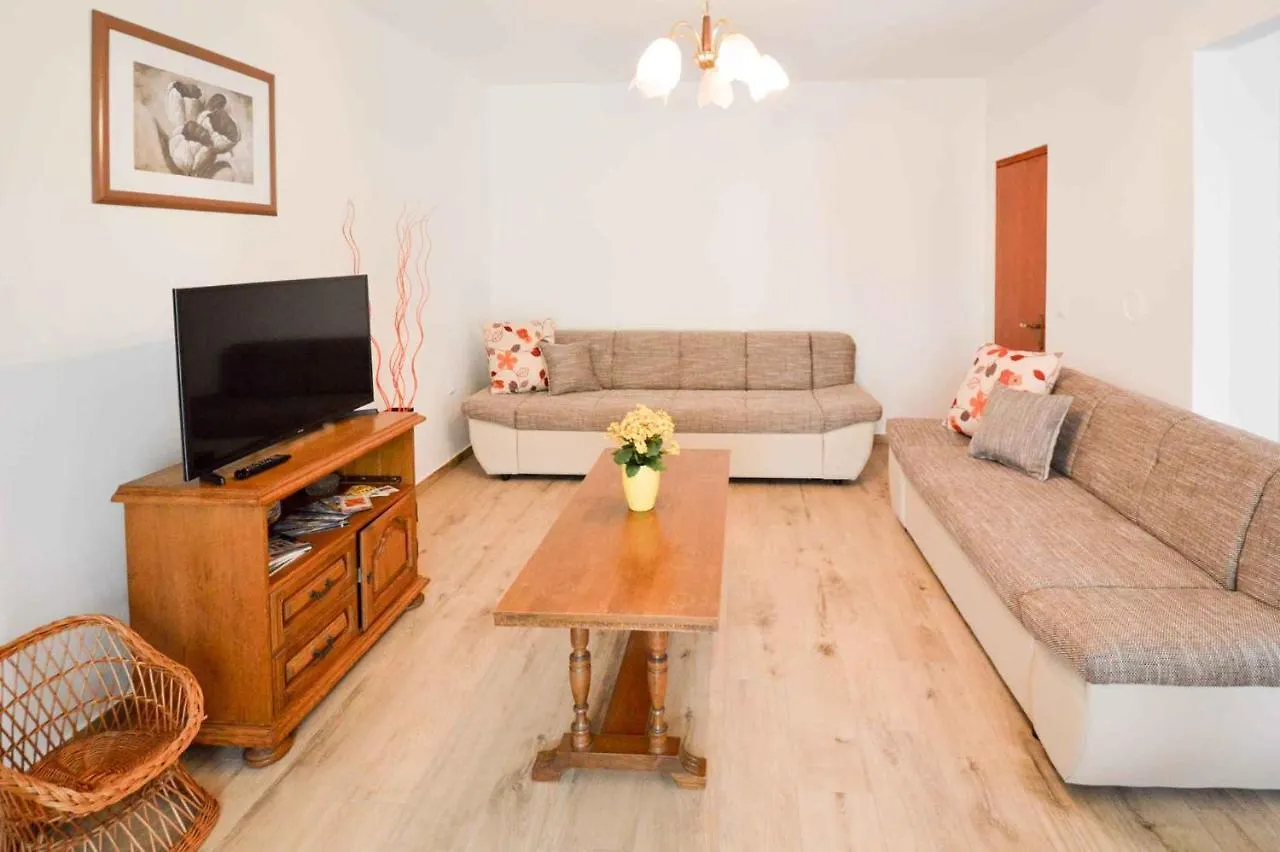 Apartment In Pula/Istrien 17457