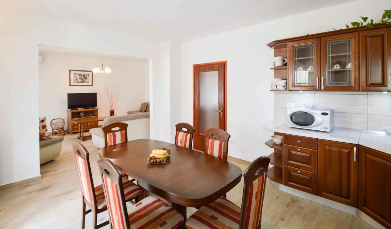 Apartment In Pula/Istrien 17457 Pula