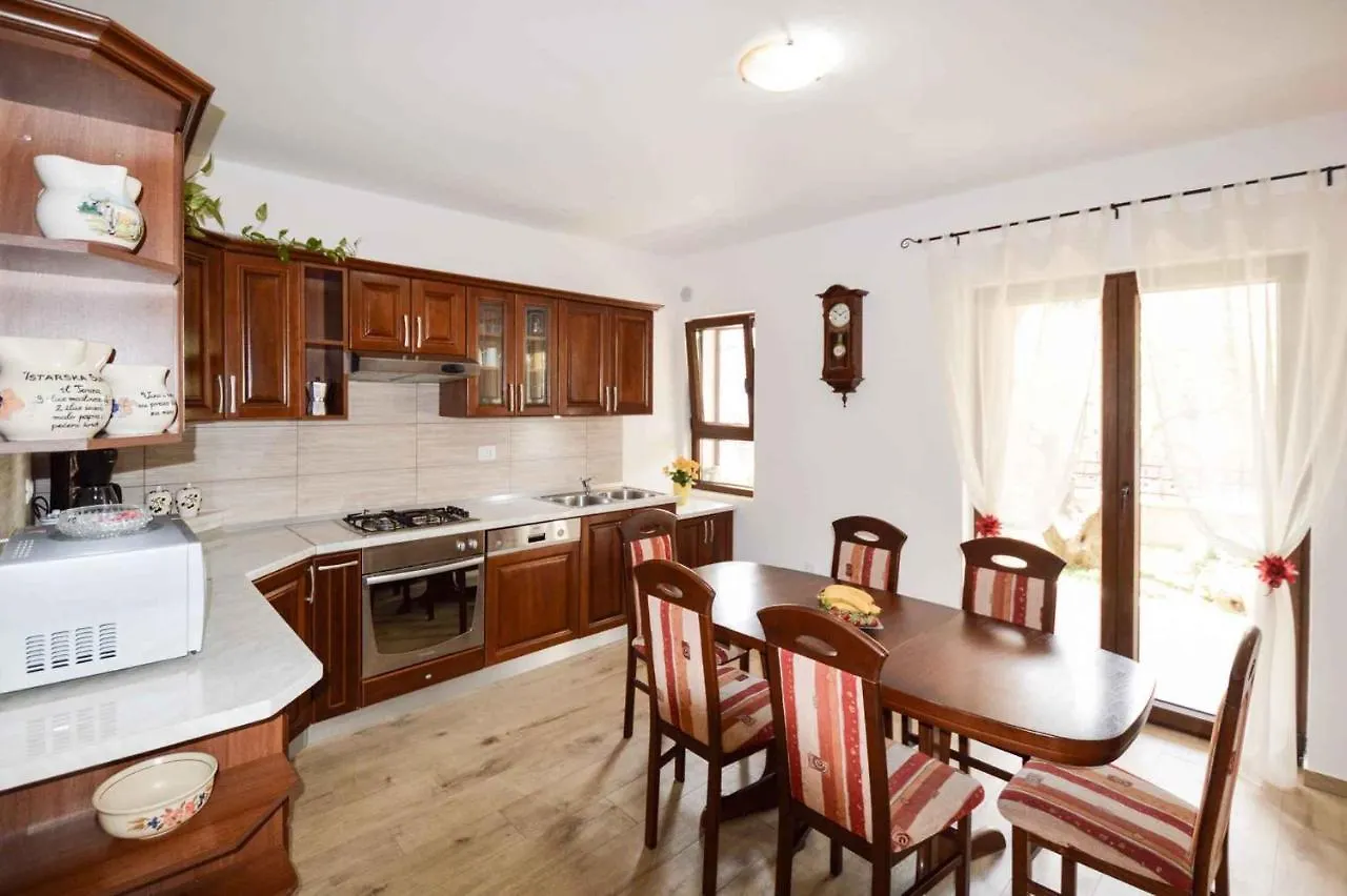 Apartment In Pula/Istrien 17457