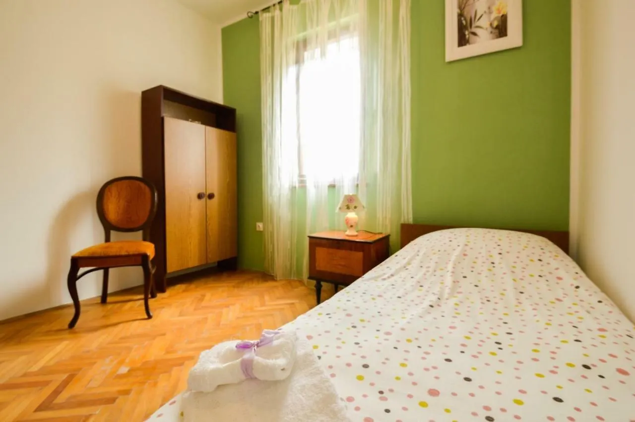 Apartment In Pula/Istrien 17457
