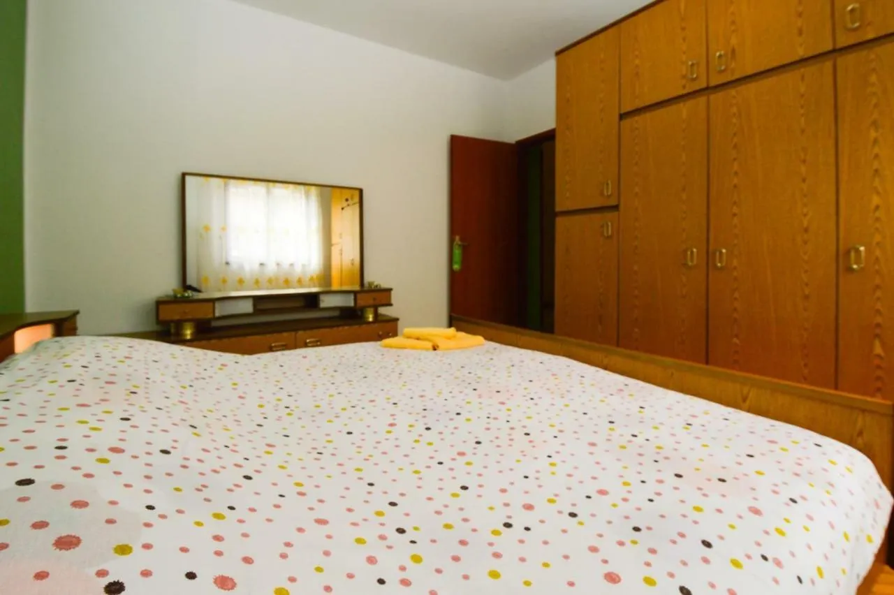 Apartment In Pula/Istrien 17457
