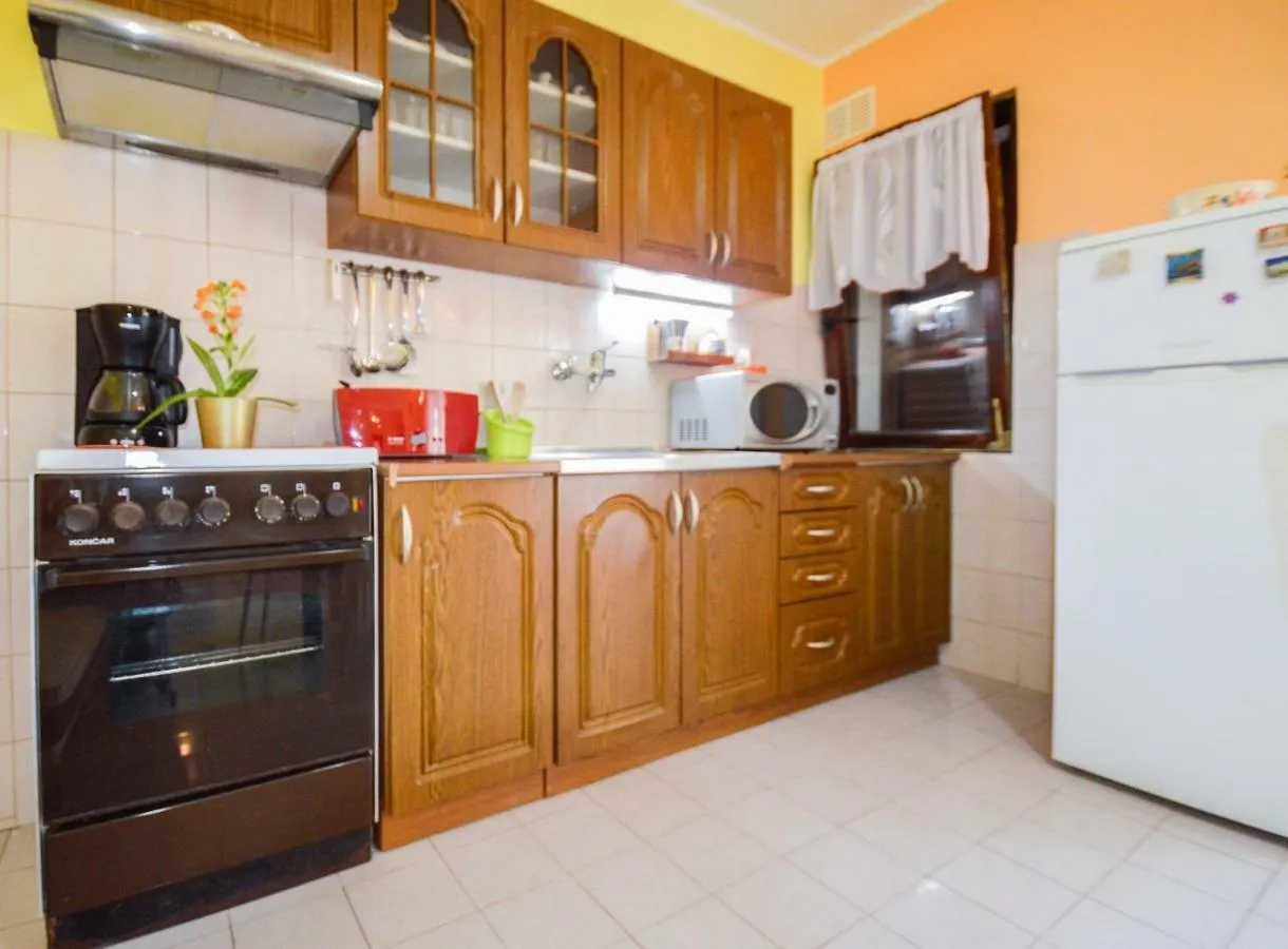 Apartment In Pula/Istrien 17457