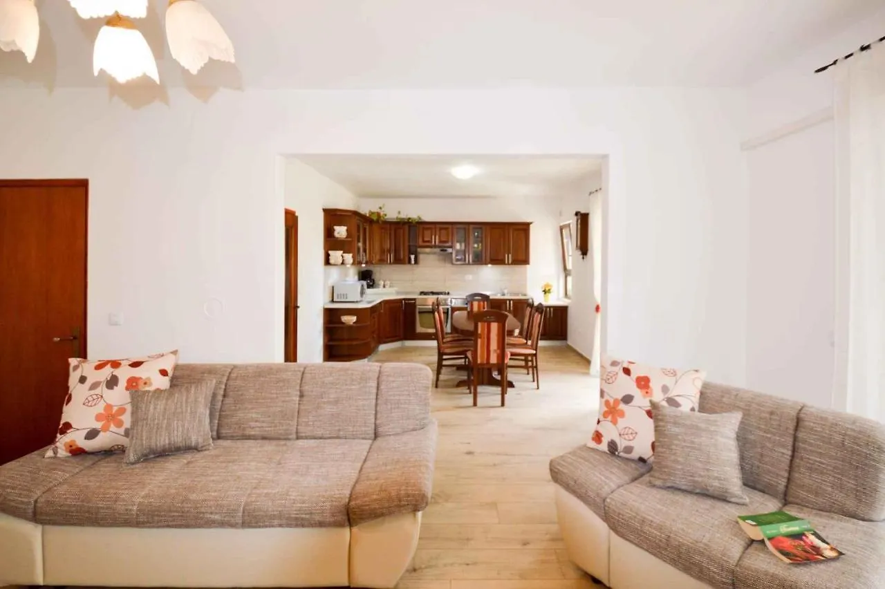 Apartment In Pula/Istrien 17457